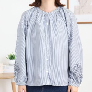 袖猫刺繍ブラウス