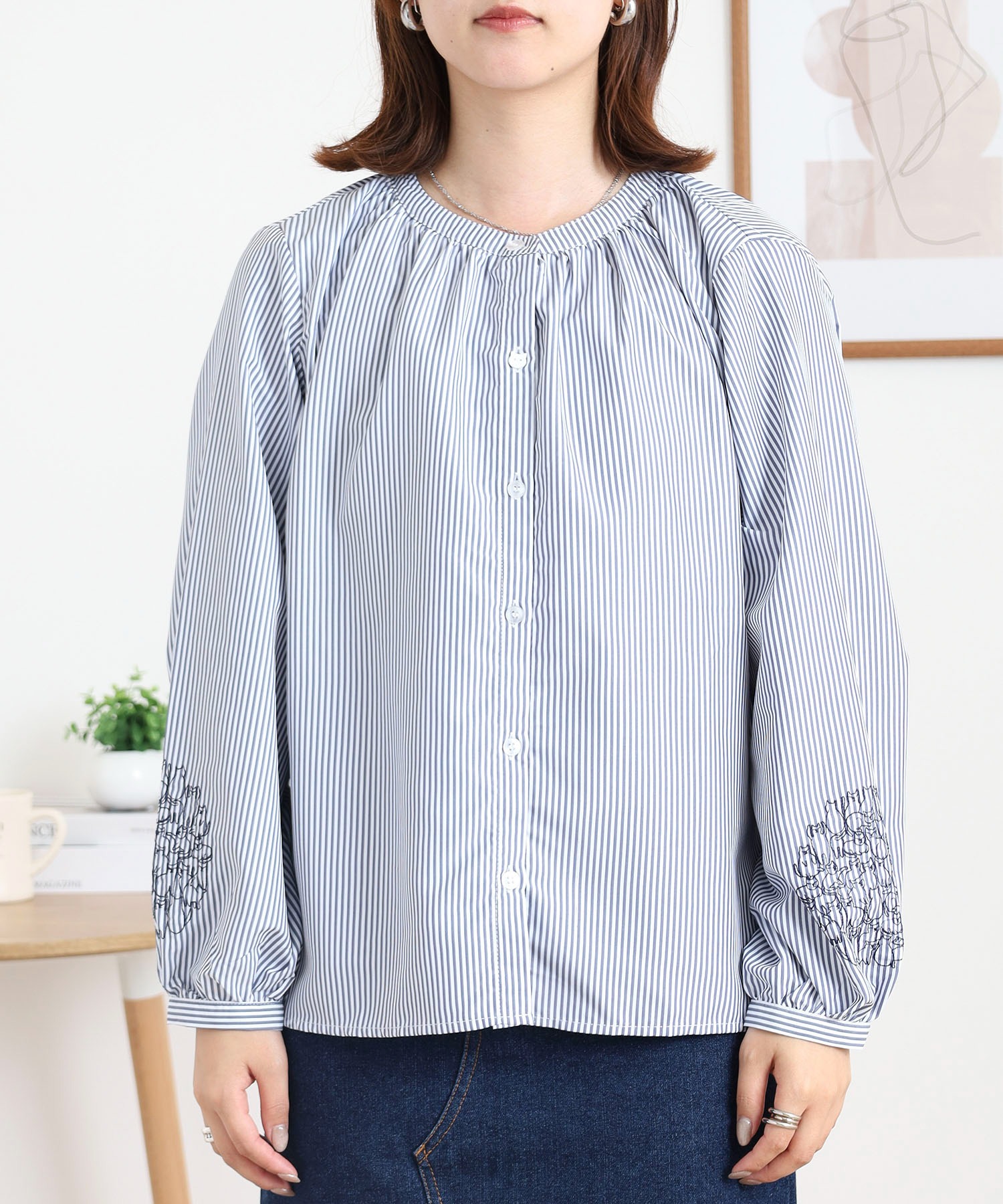 袖猫刺繍ブラウス