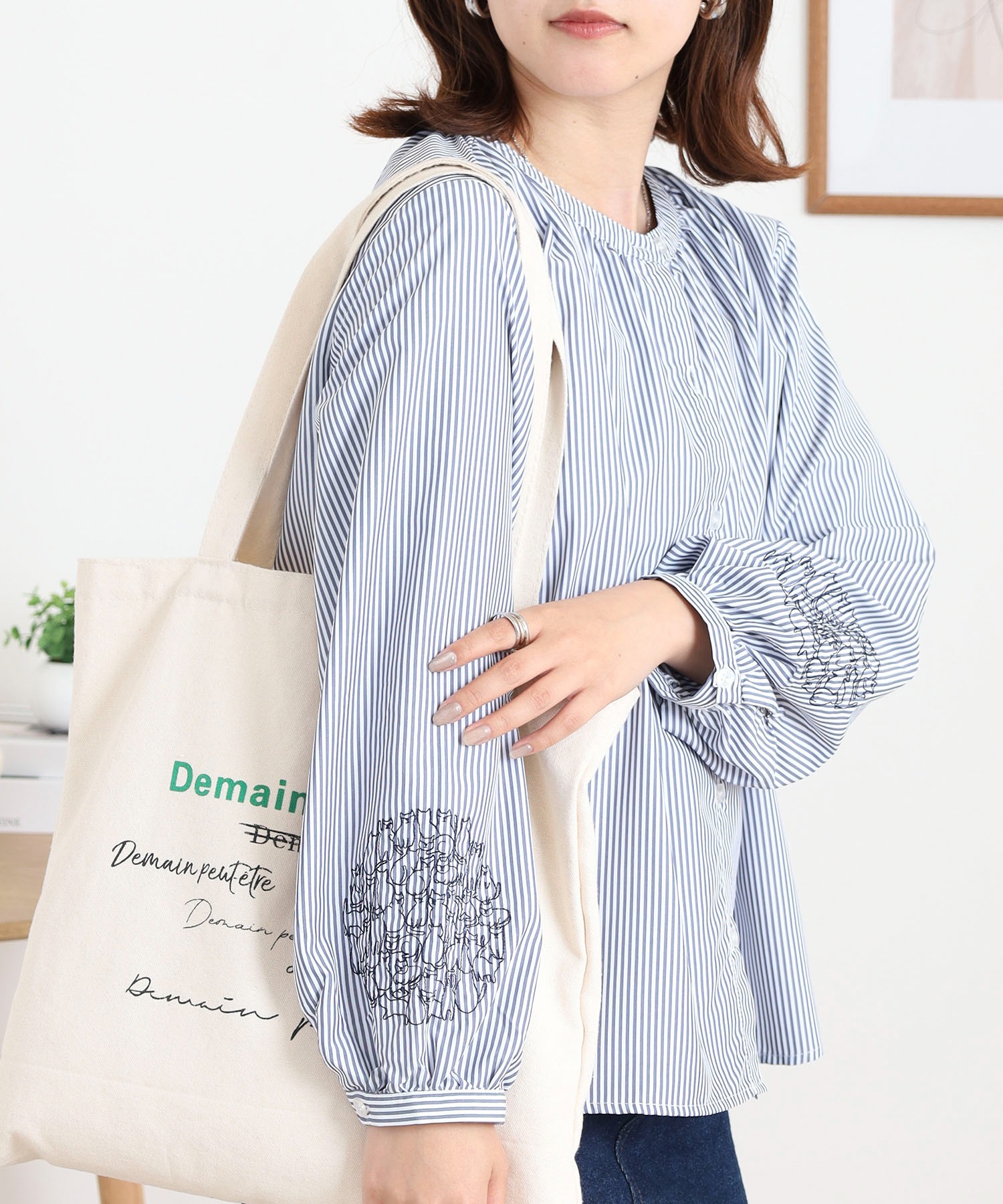 袖猫刺繍ブラウス - 画像 (3)