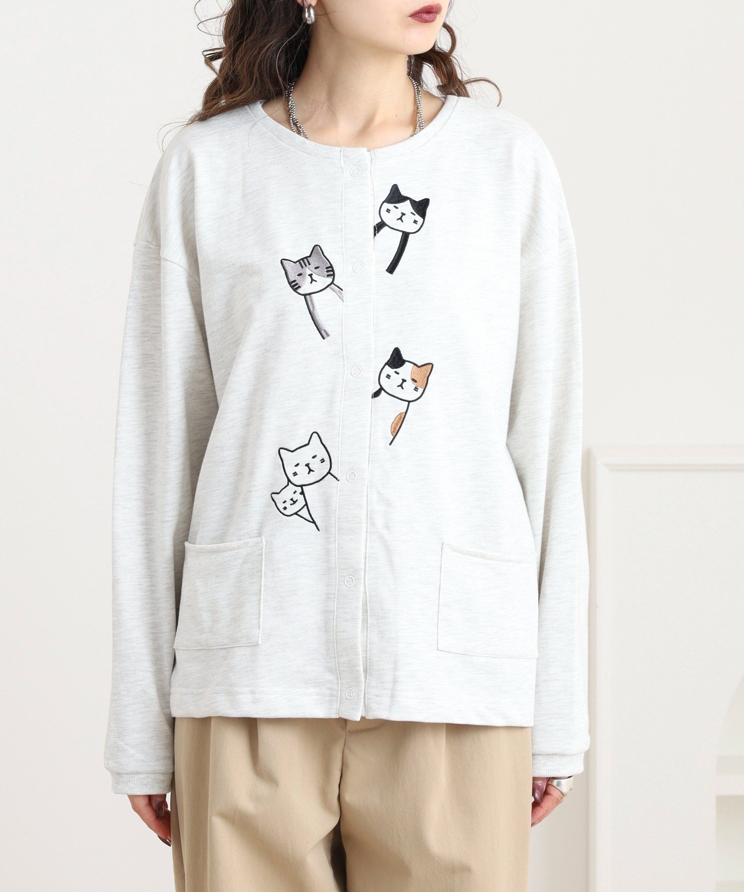 ひょっこりネコ 前立て刺繍カーディガン