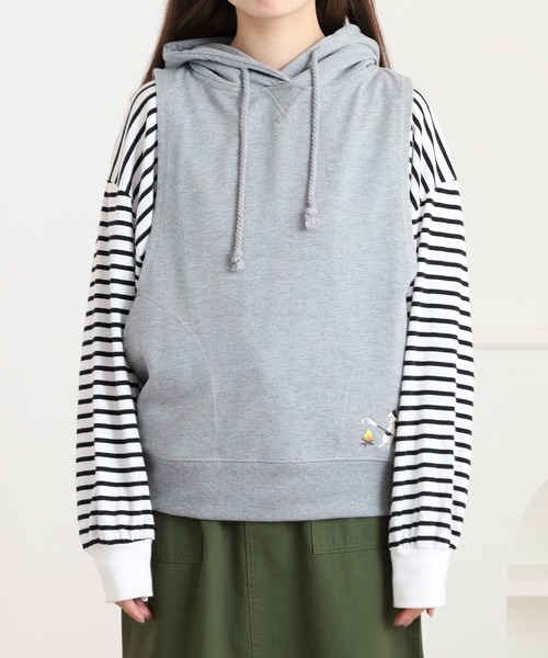 フード付きベスト たき火ネコ刺繍