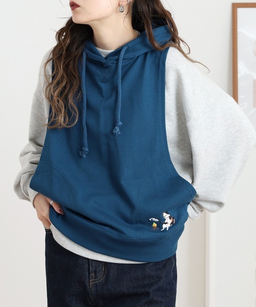 フード付きベスト たき火ネコ刺繍 - 画像 (3)