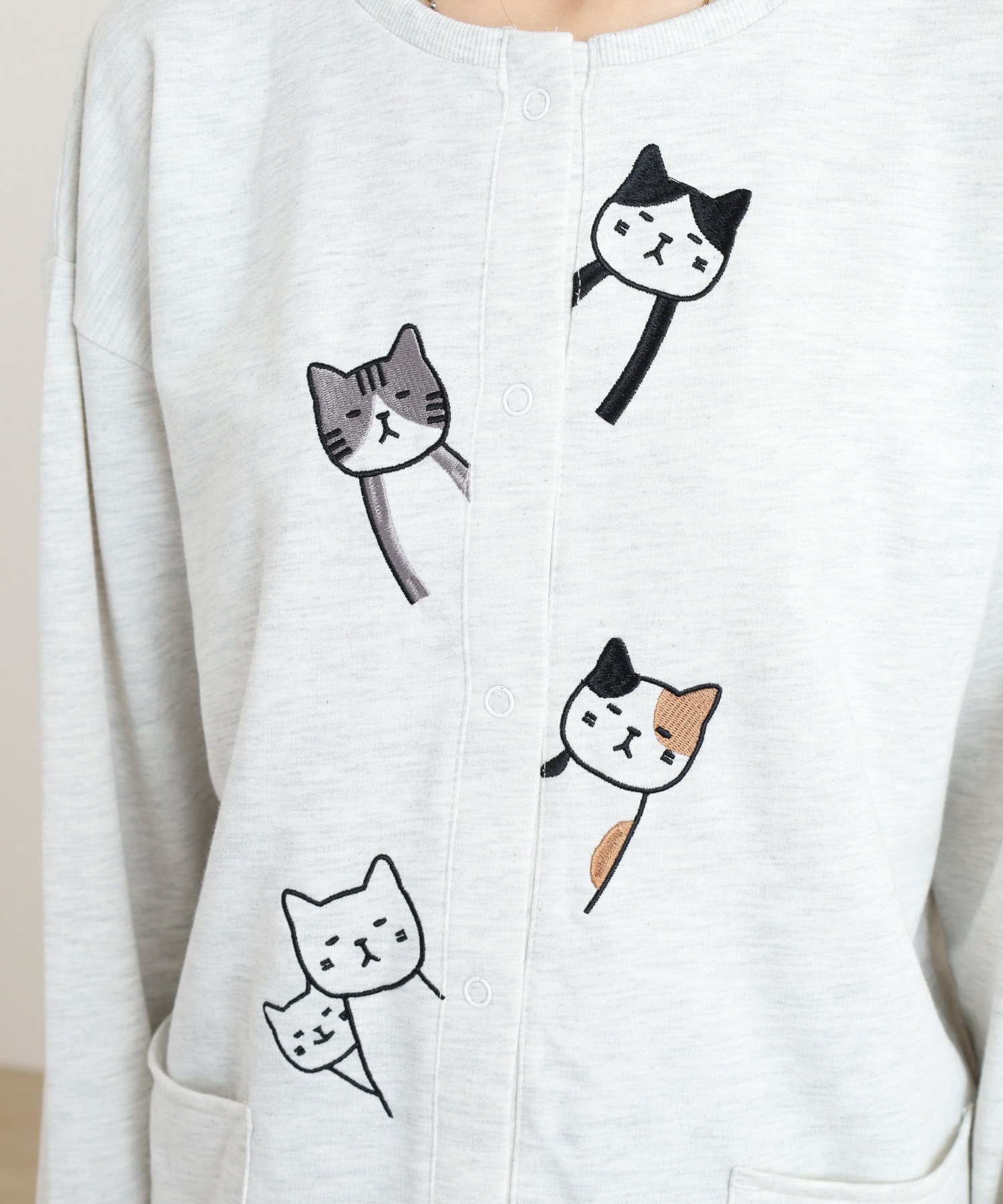 ひょっこりネコ 前立て刺繍カーディガン - 画像 (8)