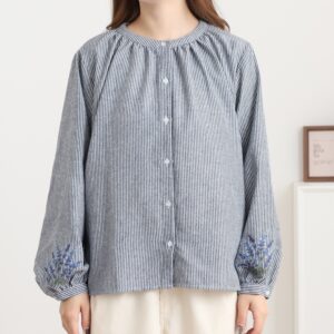 袖花刺繍ブラウス