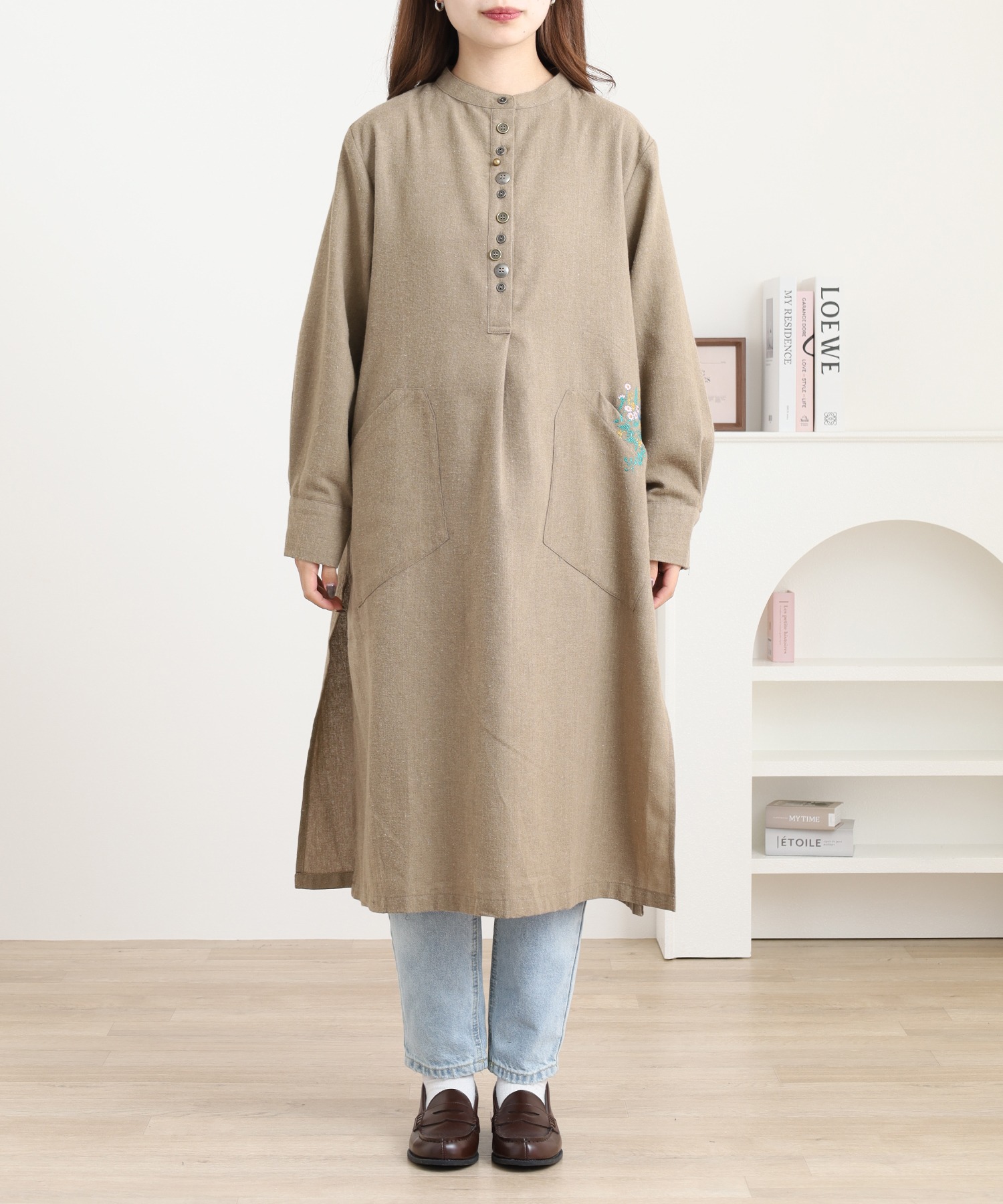 刺繍入多釦ワンピース