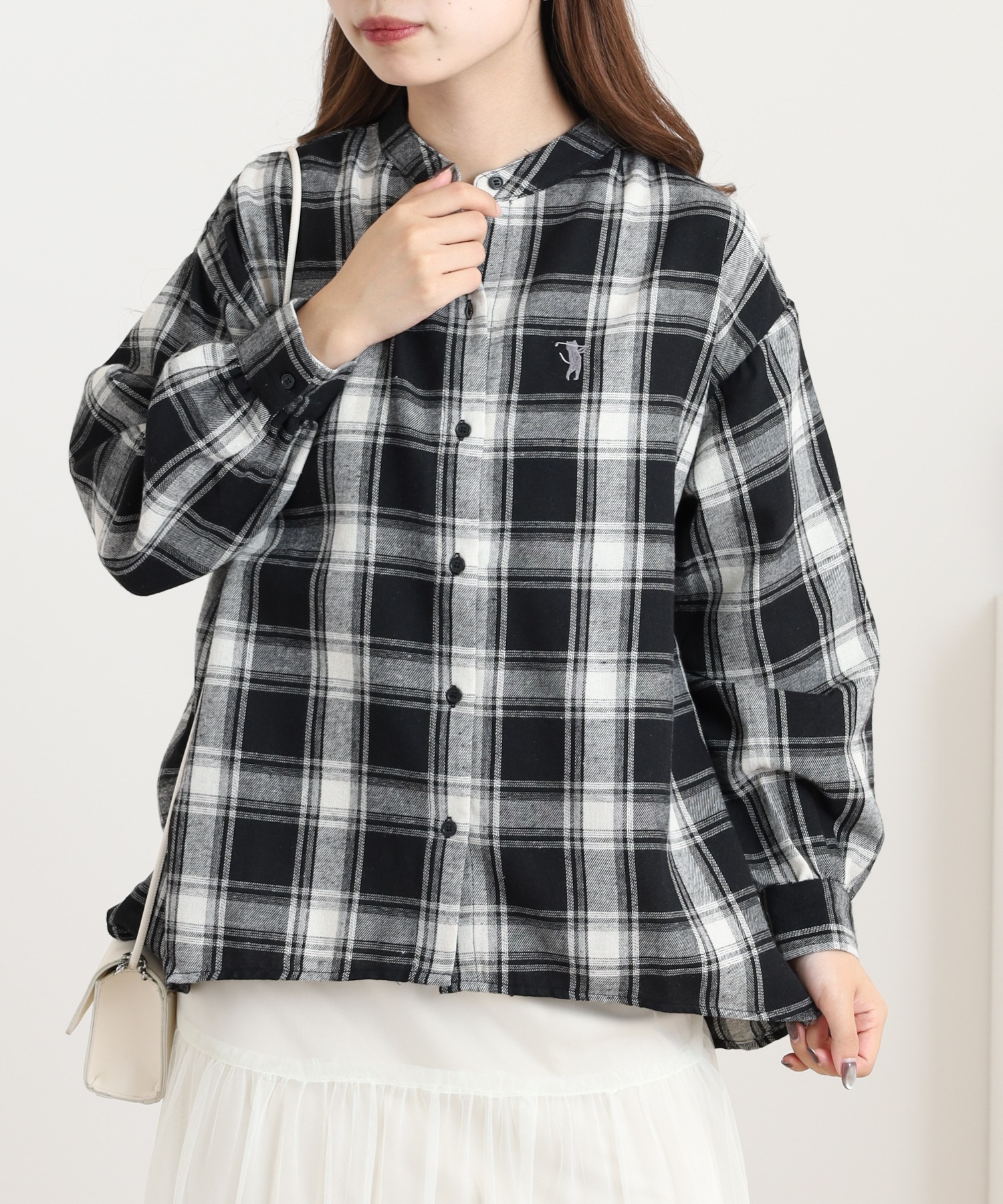 ゴルフネコ刺繍ブラウス - 画像 (2)