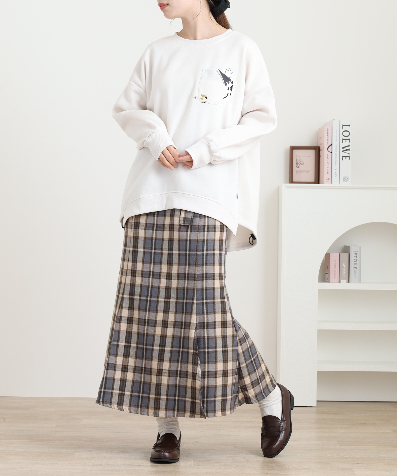 裾ドロストプルオーバー いたずらネコ刺繍 長袖 - 画像 (3)