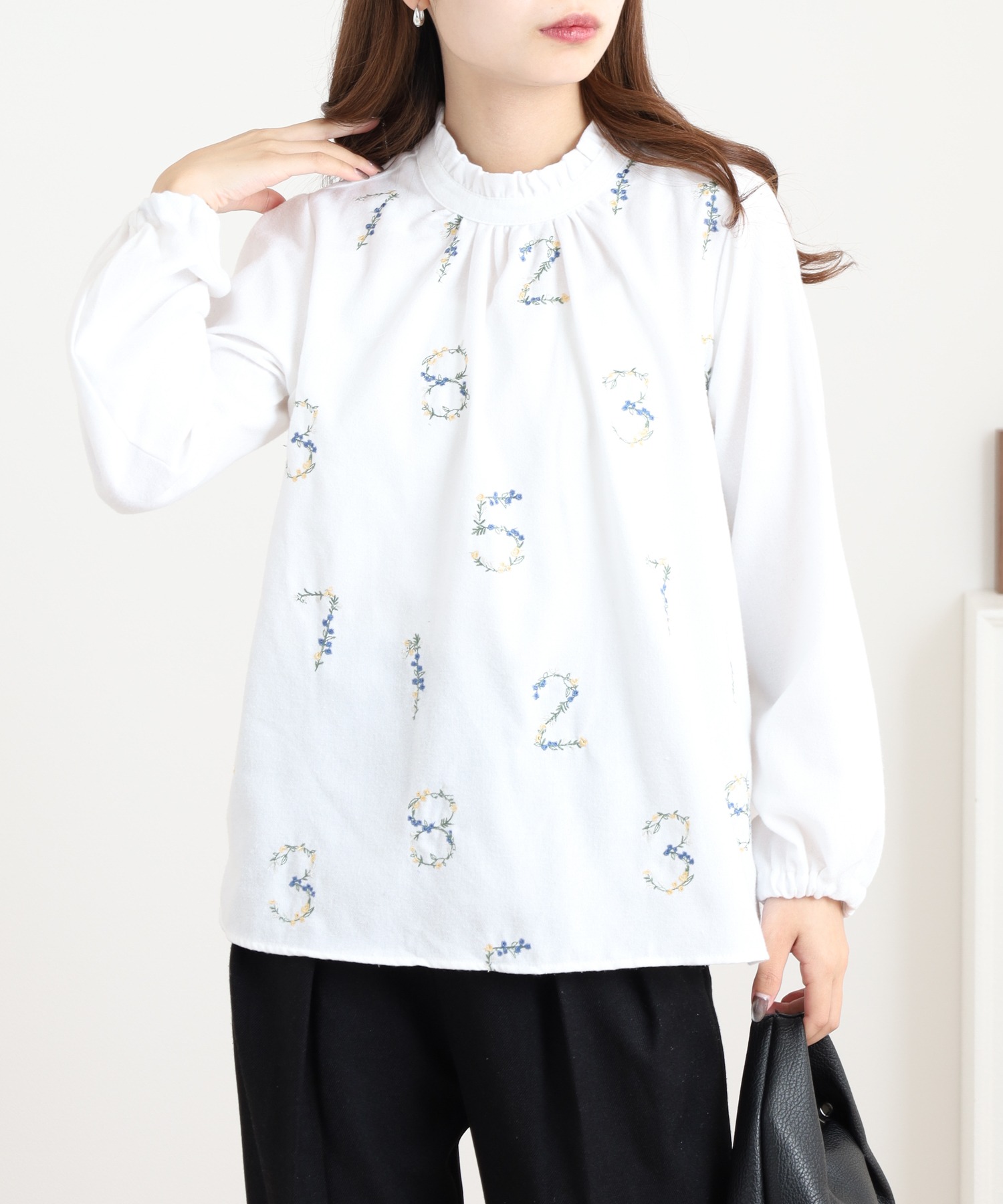 数字花刺繍フリルブラウス - 画像 (2)
