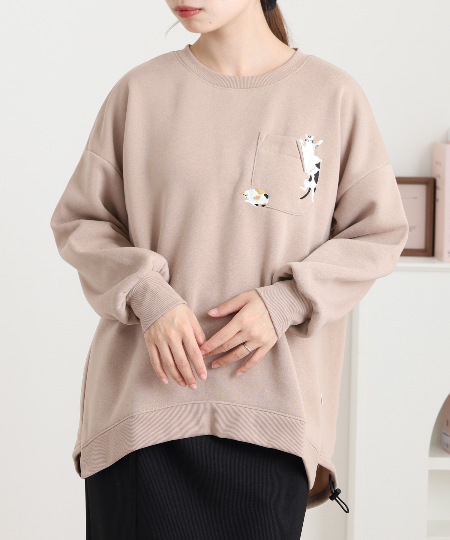 裾ドロストプルオーバー いたずらネコ刺繍 長袖 - 画像 (5)