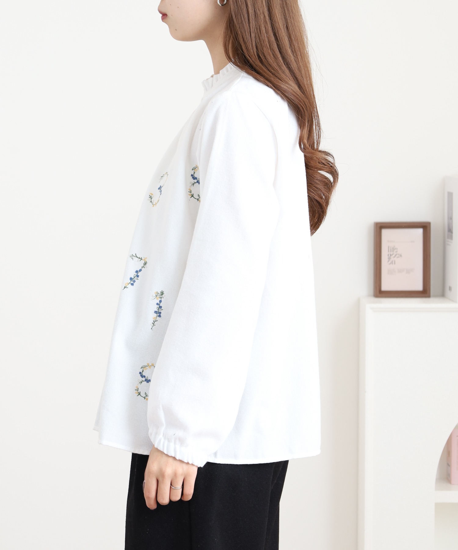 数字花刺繍フリルブラウス - 画像 (8)