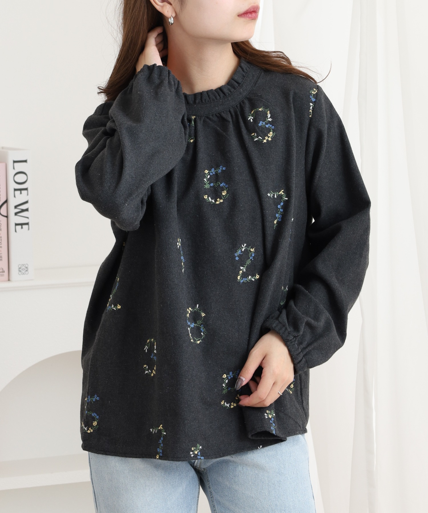 数字花刺繍フリルブラウス - 画像 (4)