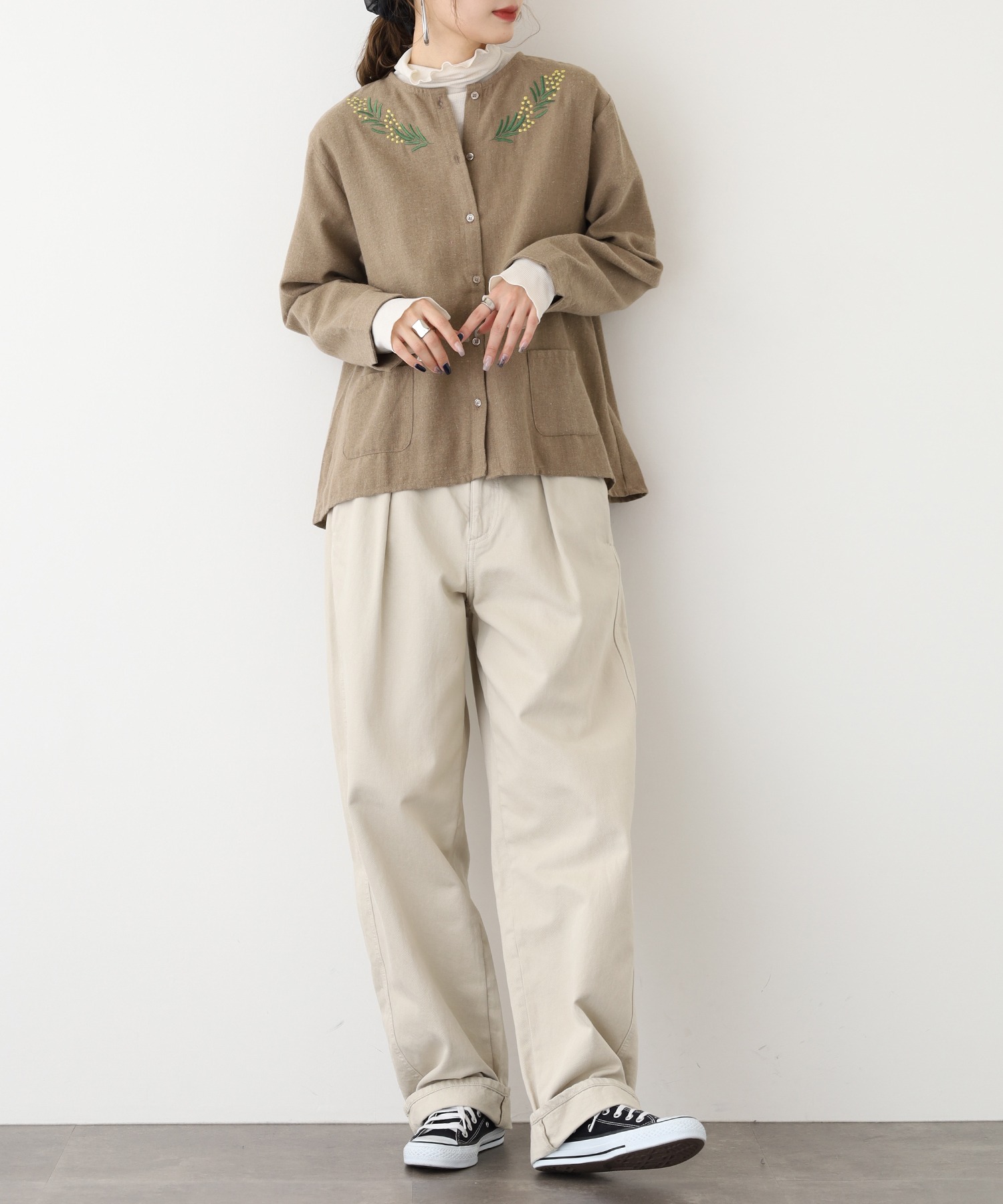 ノーカラー花柄刺繍ブラウス - 画像 (3)