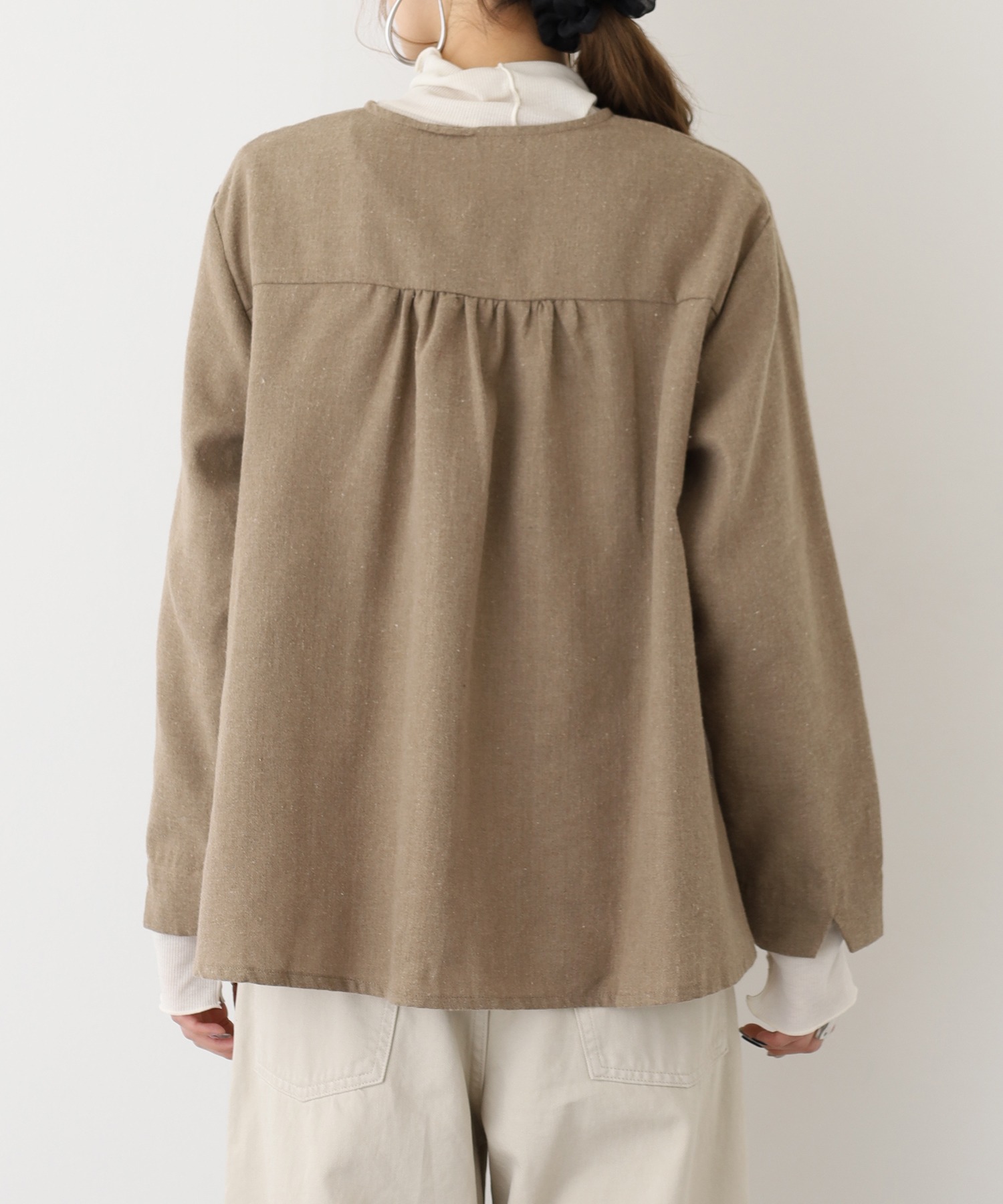 ノーカラー花柄刺繍ブラウス - 画像 (9)