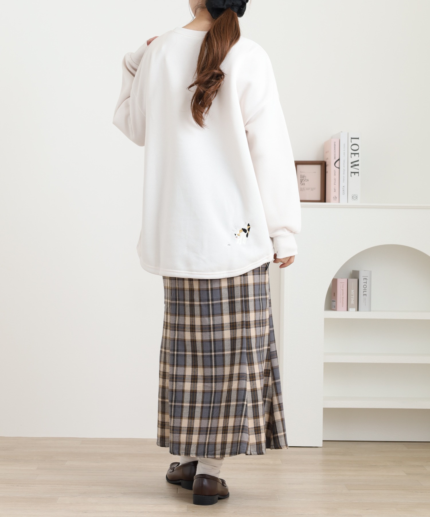 裾ドロストプルオーバー いたずらネコ刺繍 長袖 - 画像 (4)