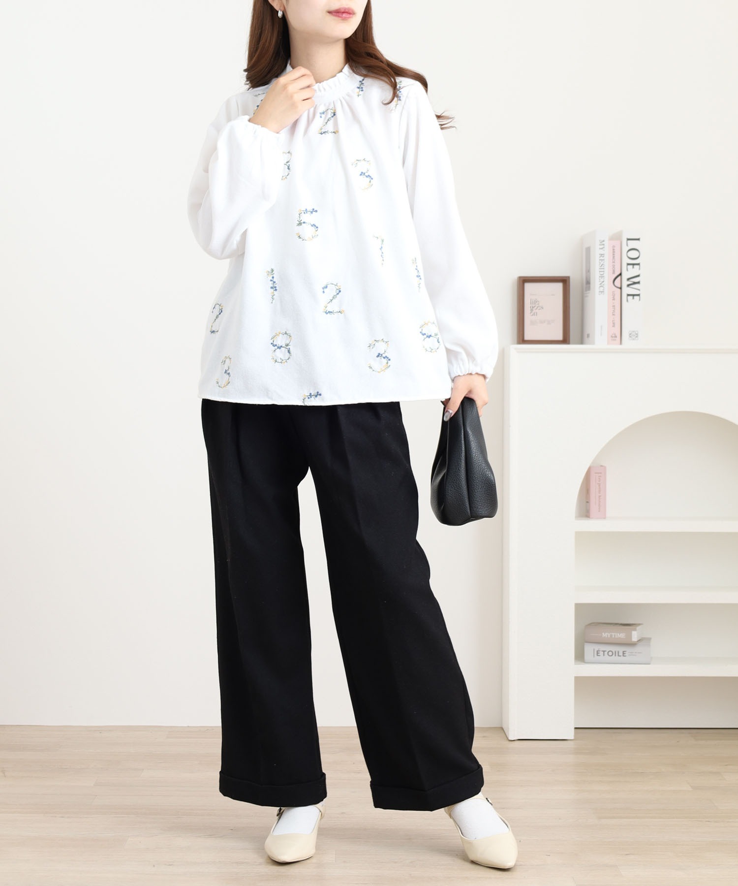 数字花刺繍フリルブラウス - 画像 (3)